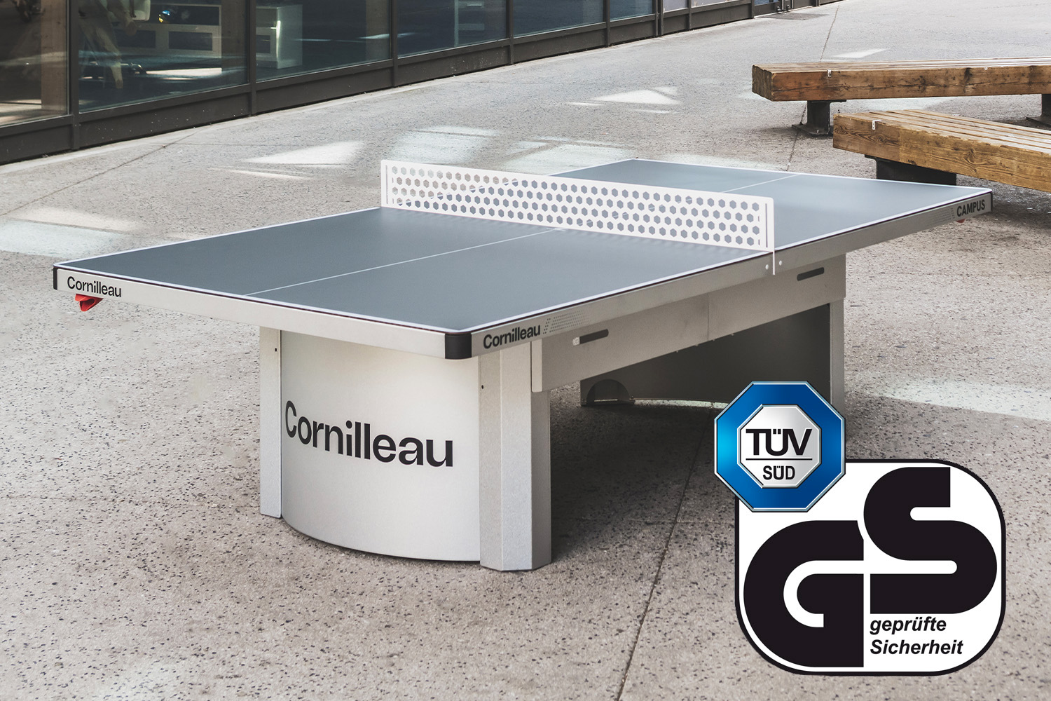 vue de la table de ping pong Cornilleau 500 indoor repliée